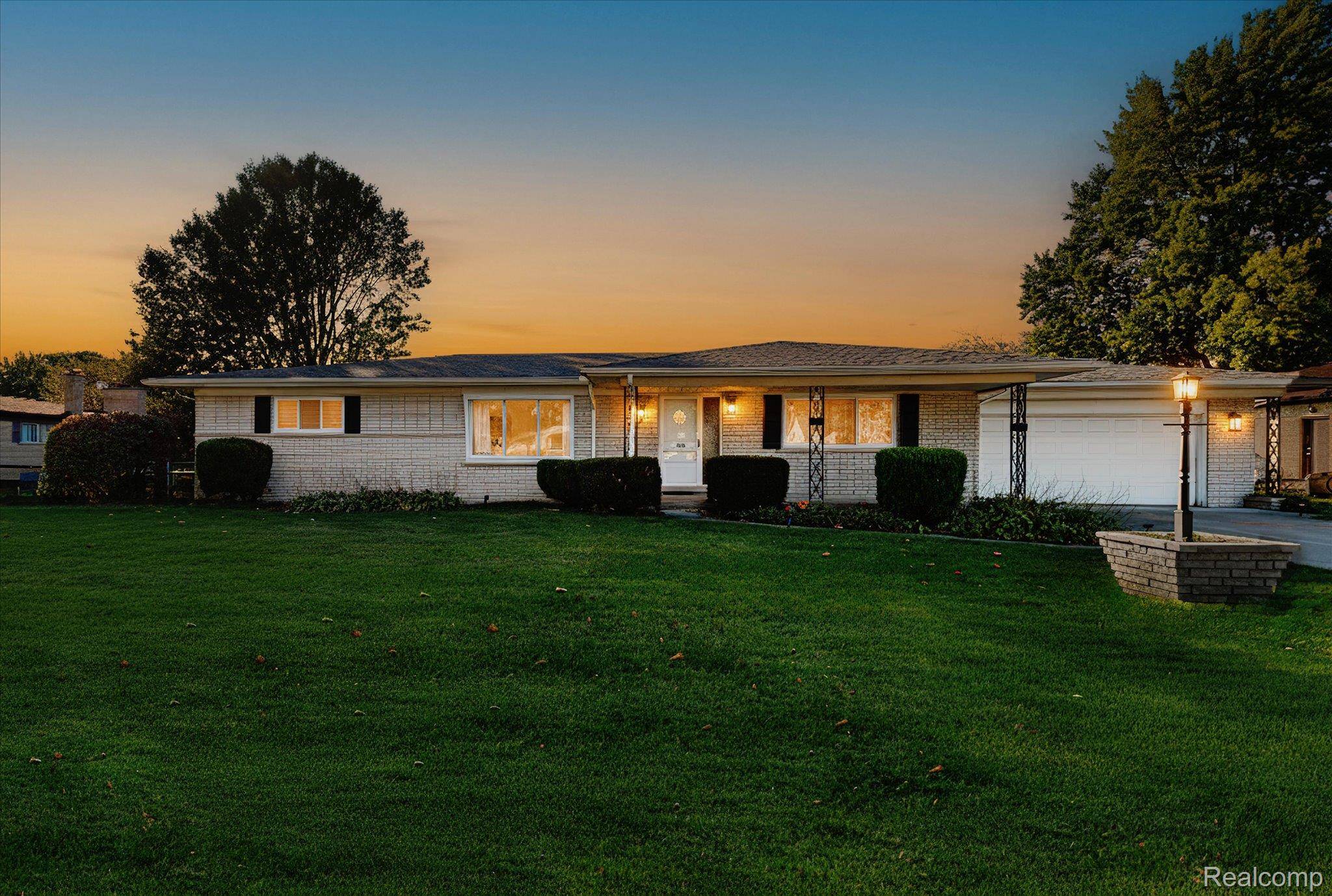 Sterling Heights, MI 48310,37159 Almont DR E