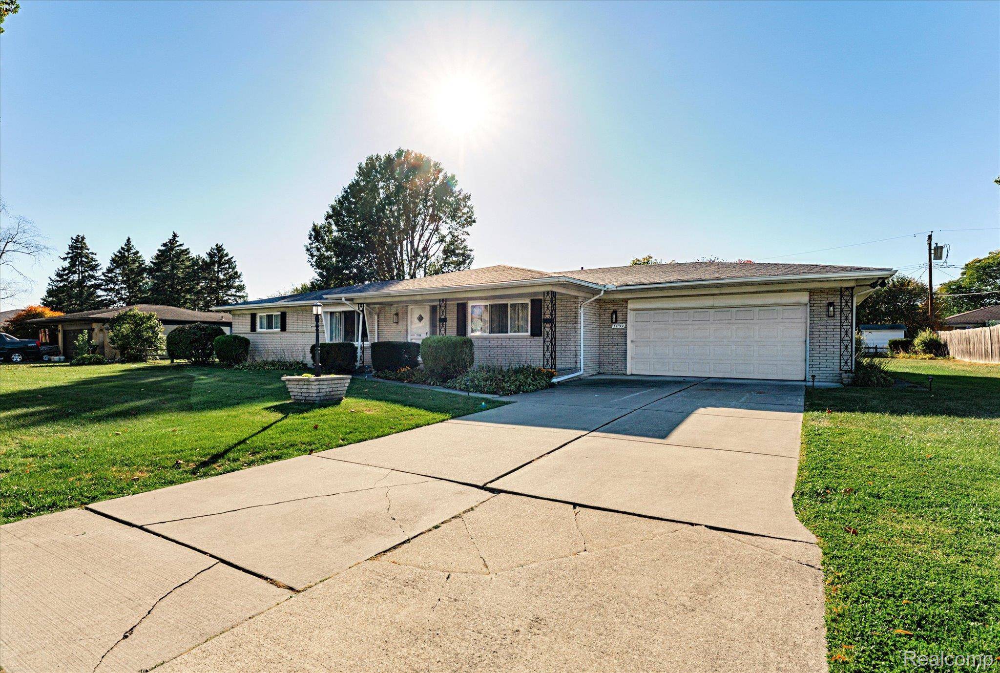 Sterling Heights, MI 48310,37159 Almont DR E