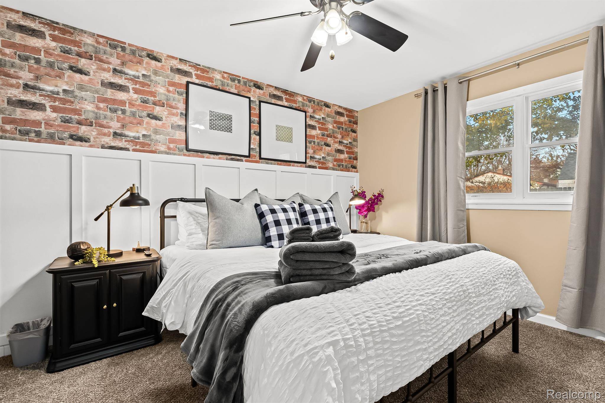 Hazel Park, MI 48030,1019 E HAYES AVE E