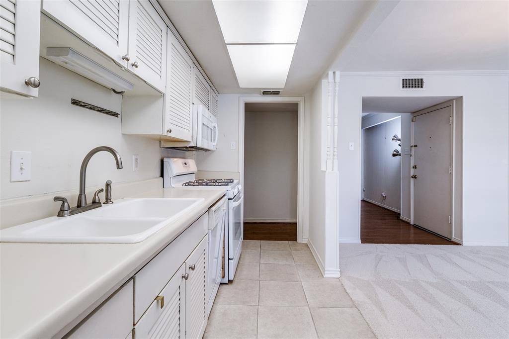 Dallas, TX 75248,5833 Copperwood Lane #1131