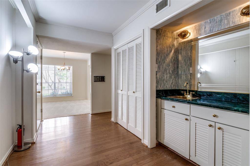 Dallas, TX 75248,5833 Copperwood Lane #1131