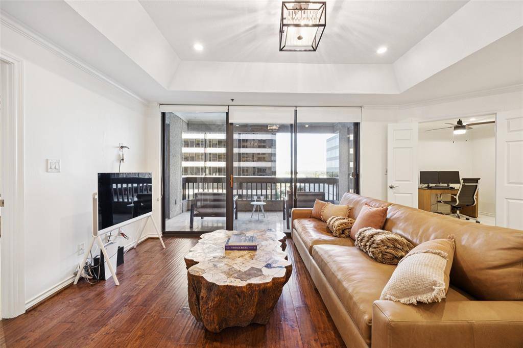 Dallas, TX 75225,5909 Luther Lane #800