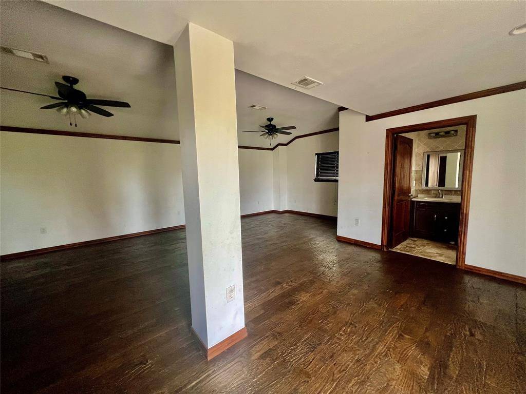 Dallas, TX 75212,1919 Muncie Avenue