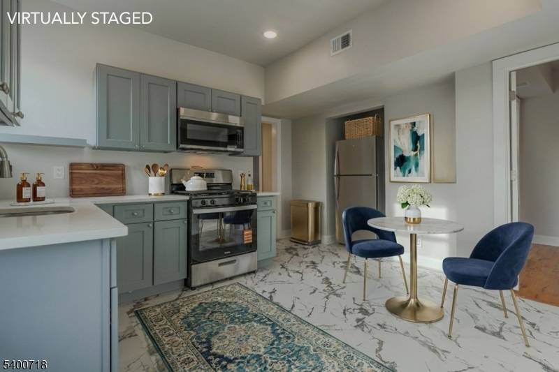 Newark City, NJ 07108,882 S 14Th St #2