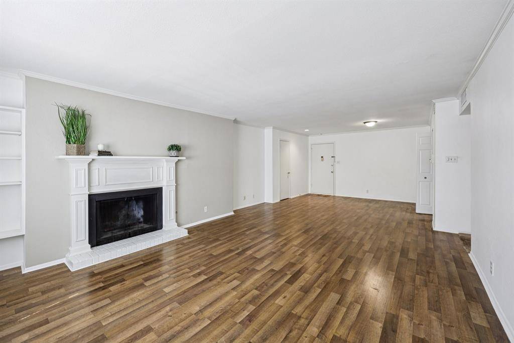 Arlington, TX 76013,1401 Forest Edge Drive #21