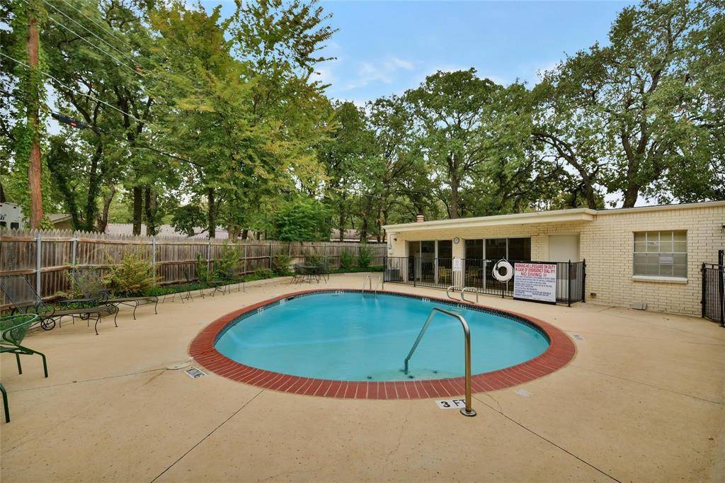 Arlington, TX 76013,1401 Forest Edge Drive #21