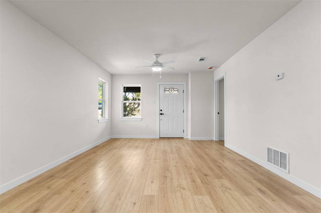 Dallas, TX 75216,3811 Malden Lane