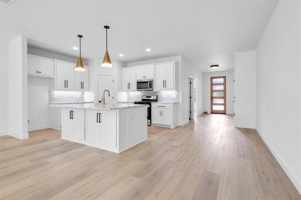 Fort Worth, TX 76111,128 Cottonwood Street