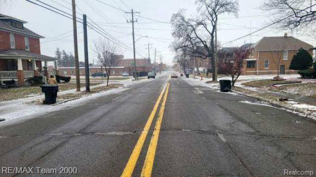 Detroit, MI 48219,17615 Lahser RD