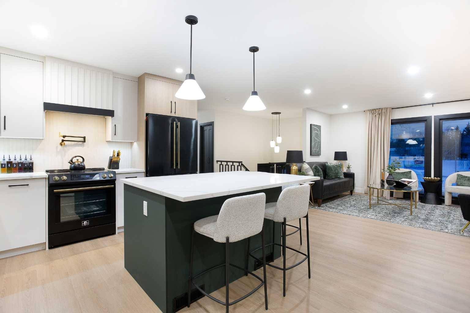 Calgary, AB T2V3S7,2416 Palliser DR SW