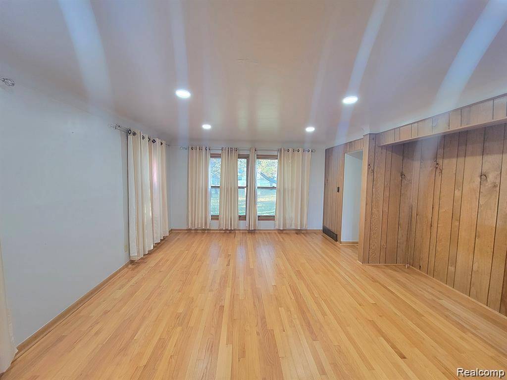 Warren, MI 48092,2415 OTTER ST