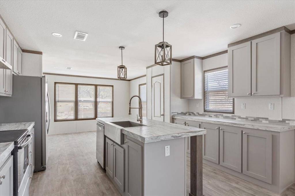 Mart, TX 76664,201 N Carpenter Street