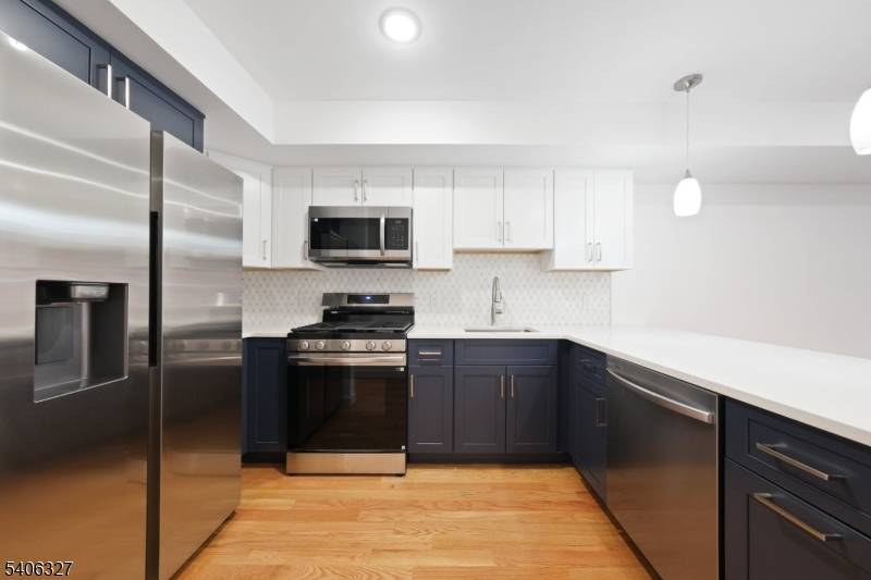 Newark City, NJ 07102,52 James St Unit 2 #2