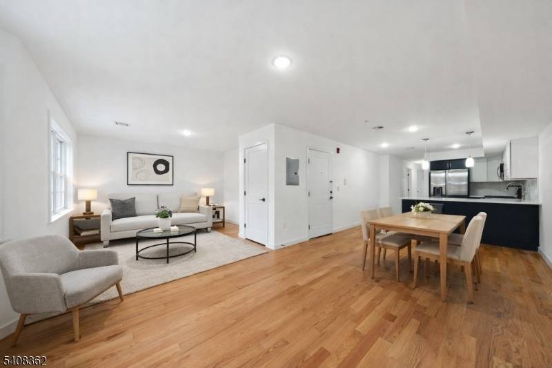 Newark City, NJ 07102,52 James St Unit 3 #3