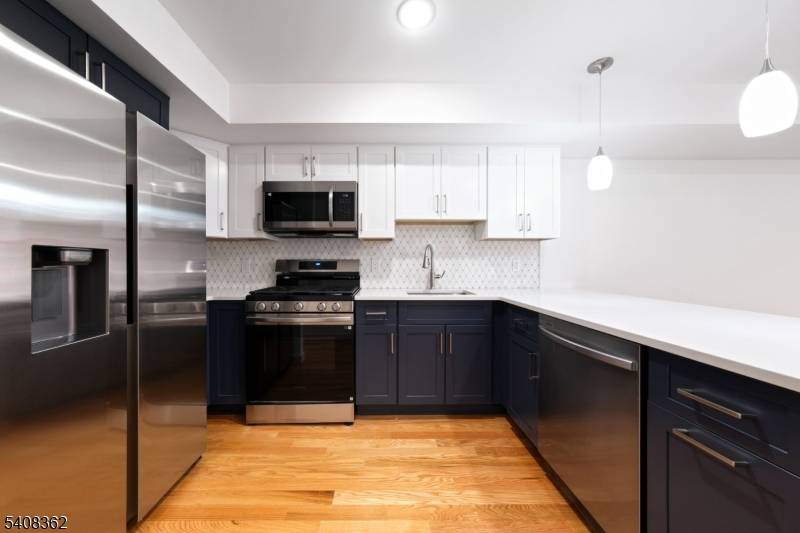 Newark City, NJ 07102,52 James St Unit 3 #3