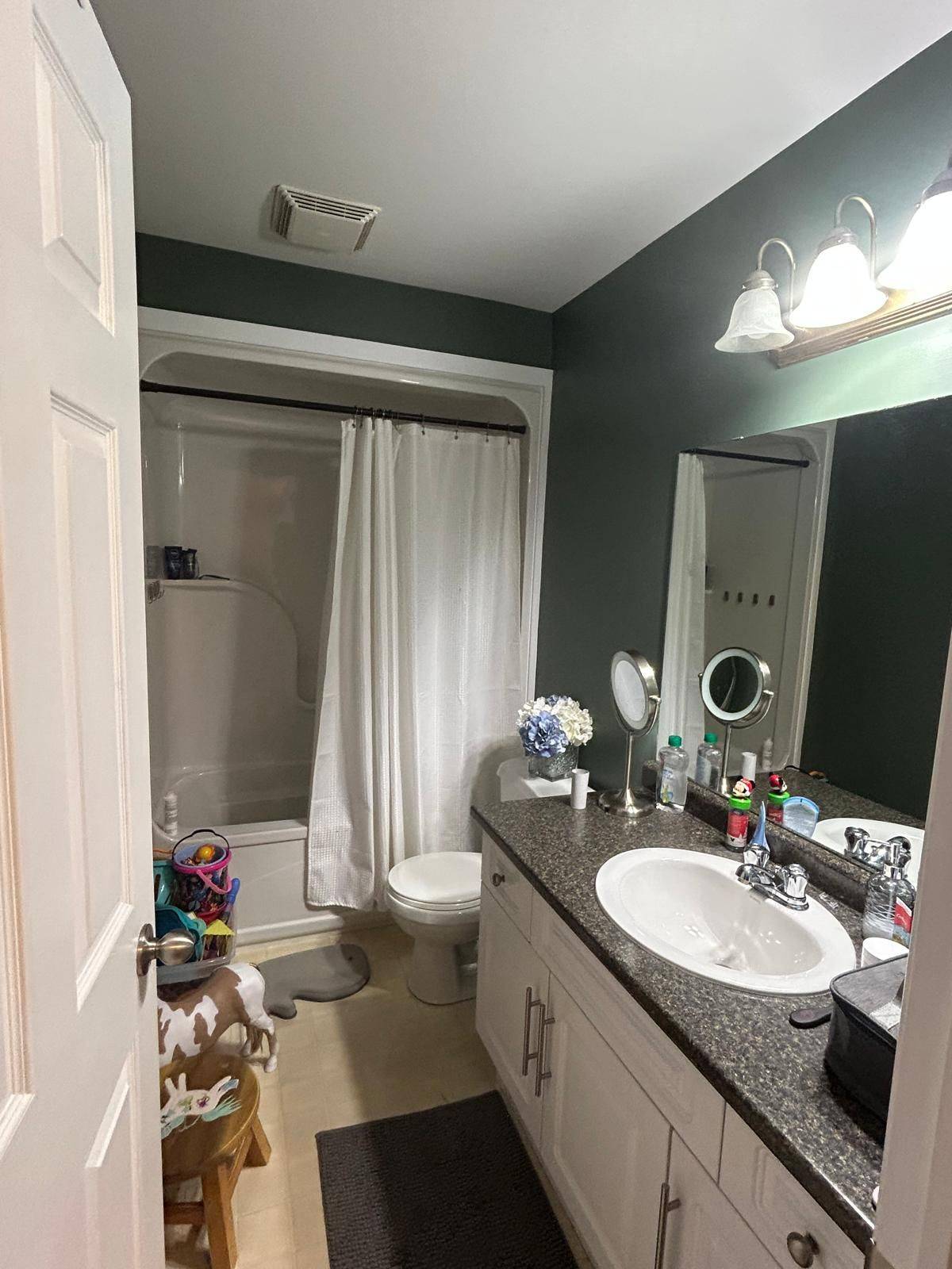 London North, ON N6G 5R9,1600 Mickleborough DR #27