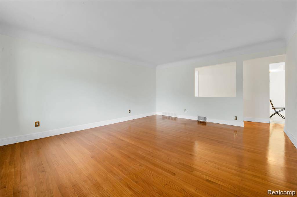 Warren, MI 48092,28314 James DR