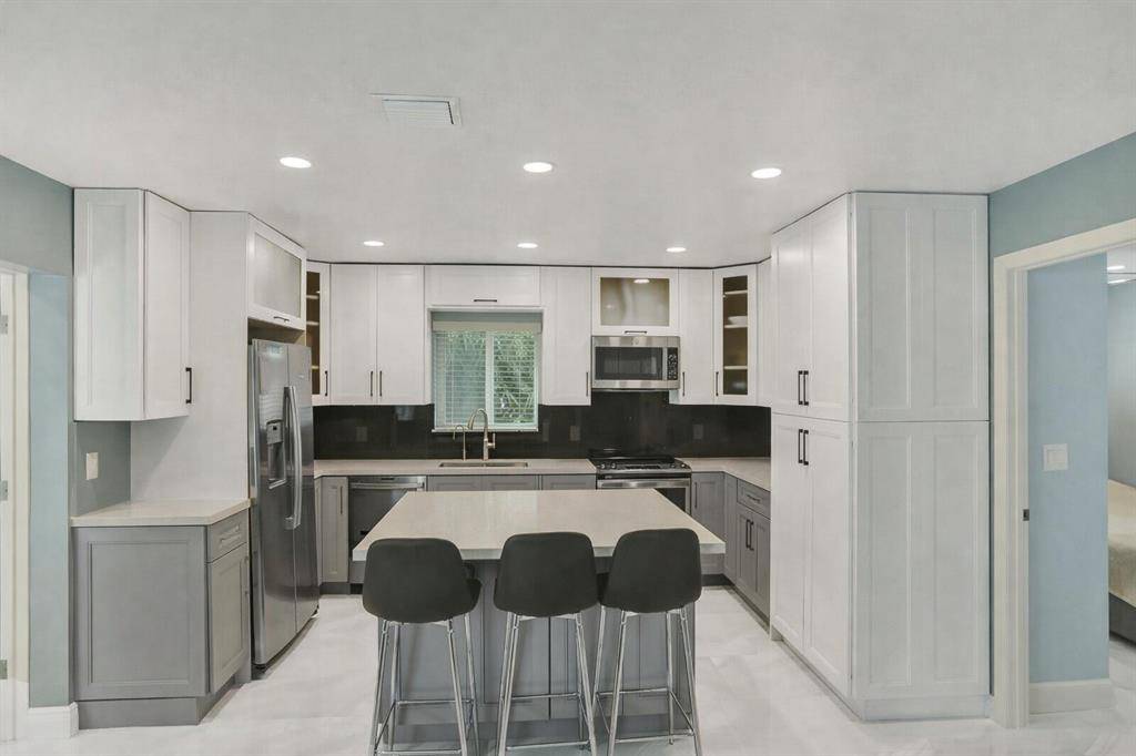 Oakland Park, FL 33334,1580 NE 34th St