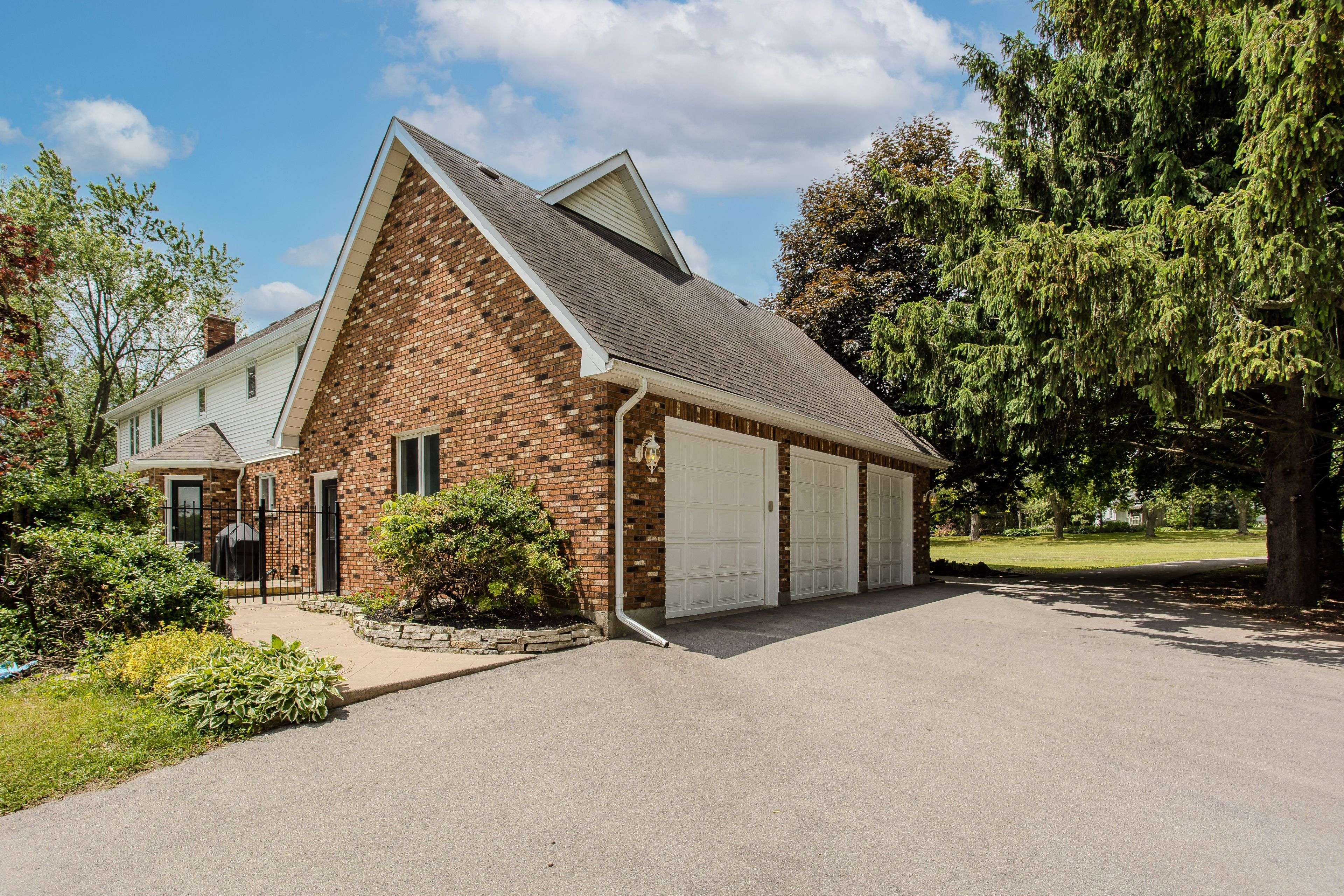 Haldimand, ON N3W 1G3,331 Lanark ST