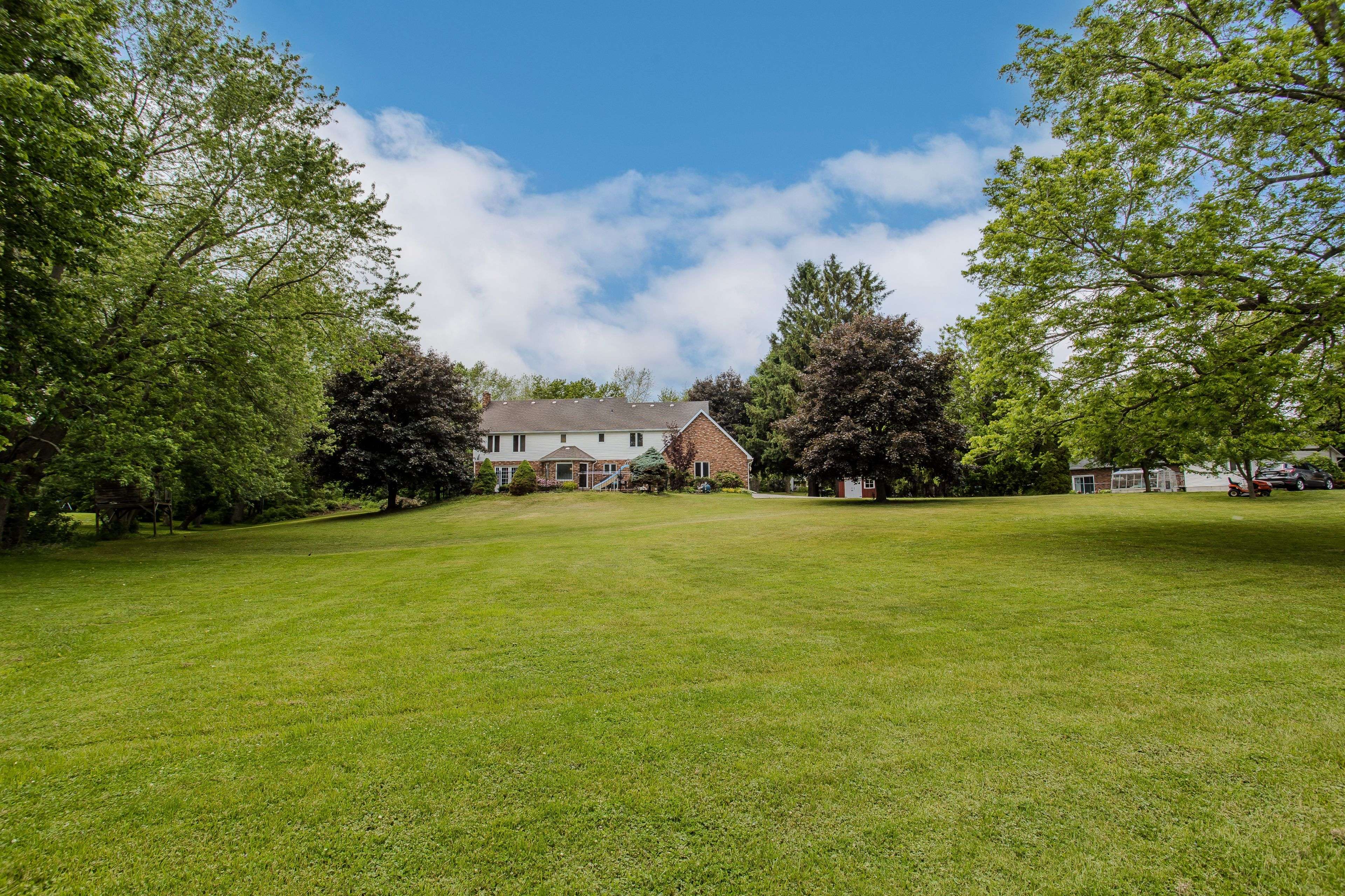 Haldimand, ON N3W 1G3,331 Lanark ST