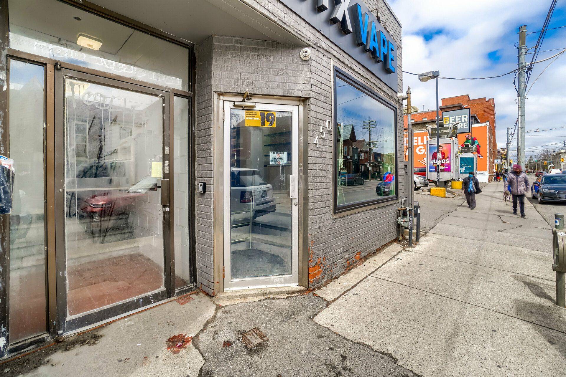 Toronto C01, ON M5T 2S6,450 Bathurst ST #3