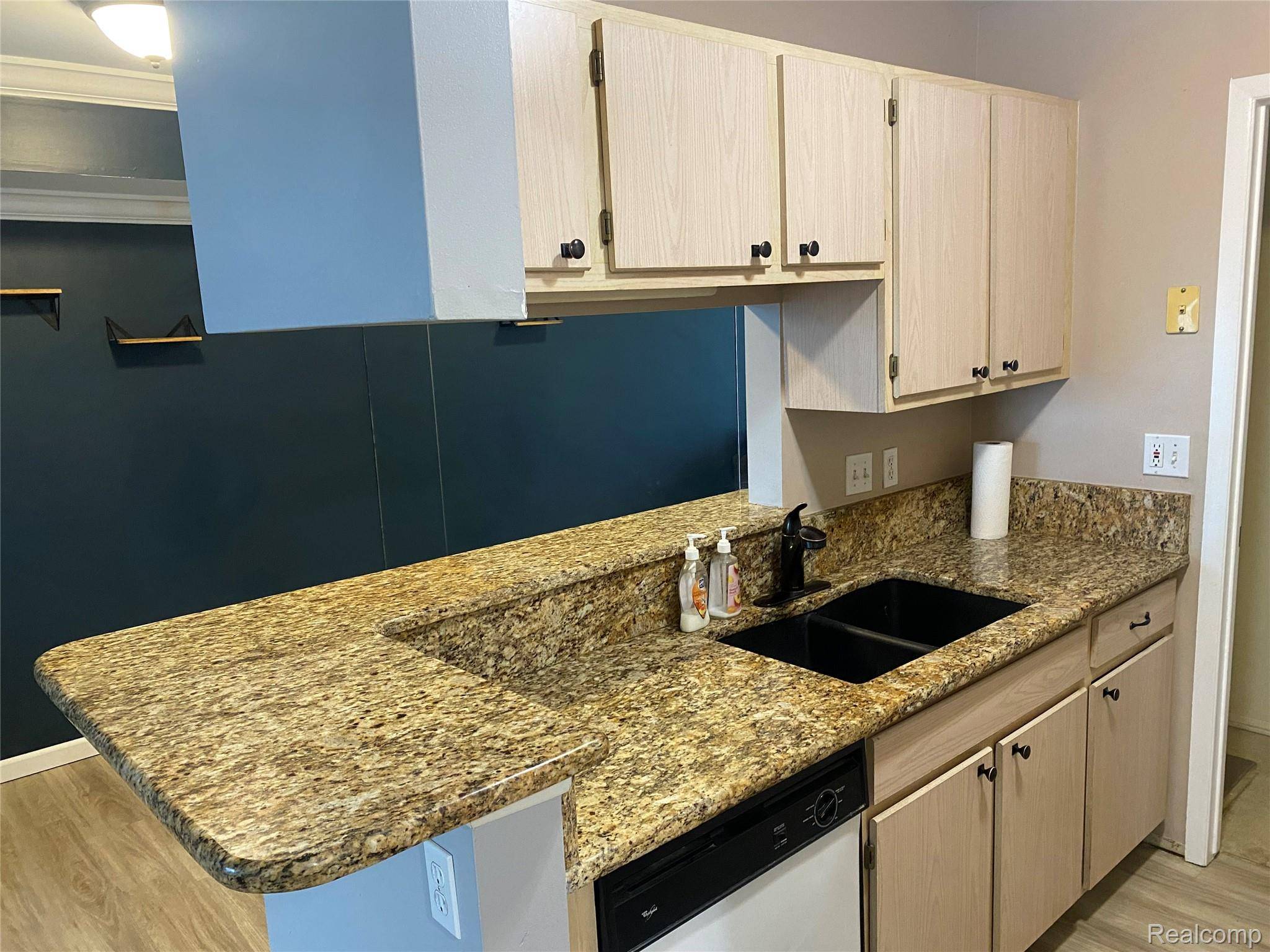 22192 Cape Cod Way, Farmington Hills, MI 48336