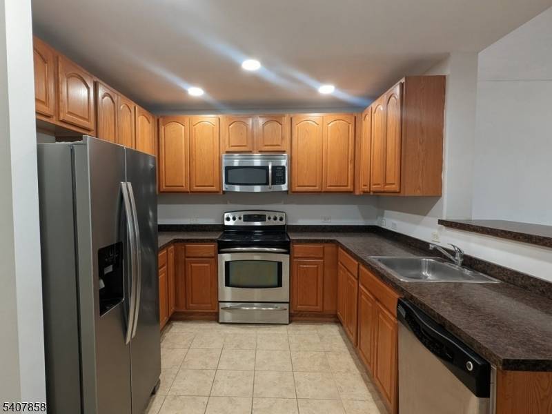 Rahway City, NJ 07065,1 Carriage City Plz #1203