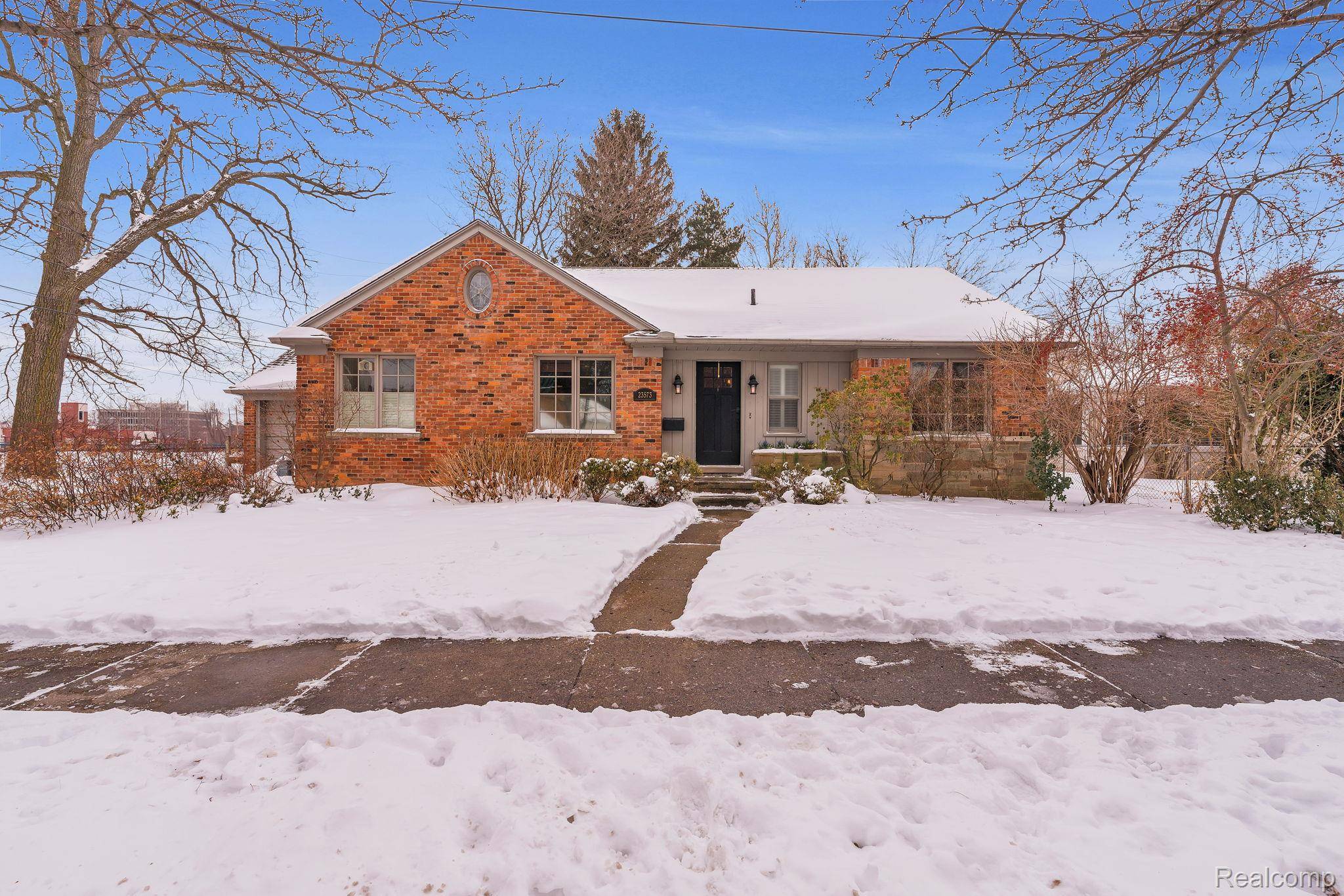 Dearborn, MI 48124,23573 Fordson DR