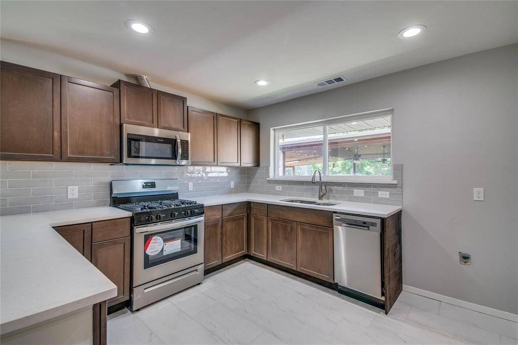 Dallas, TX 75243,9036 Clearwater