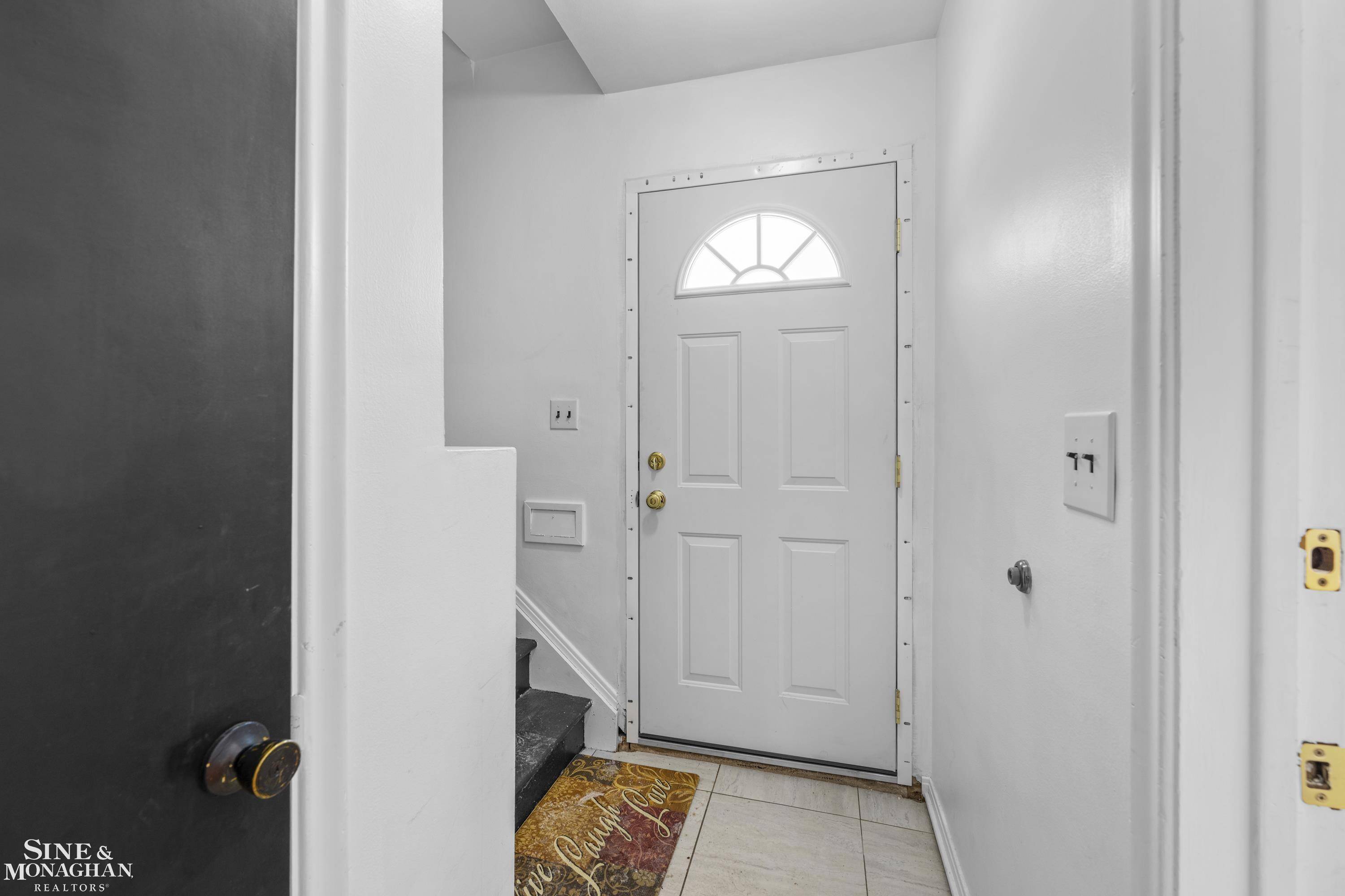 Grosse Pointe Woods, MI 48236,2037 Vernier RD