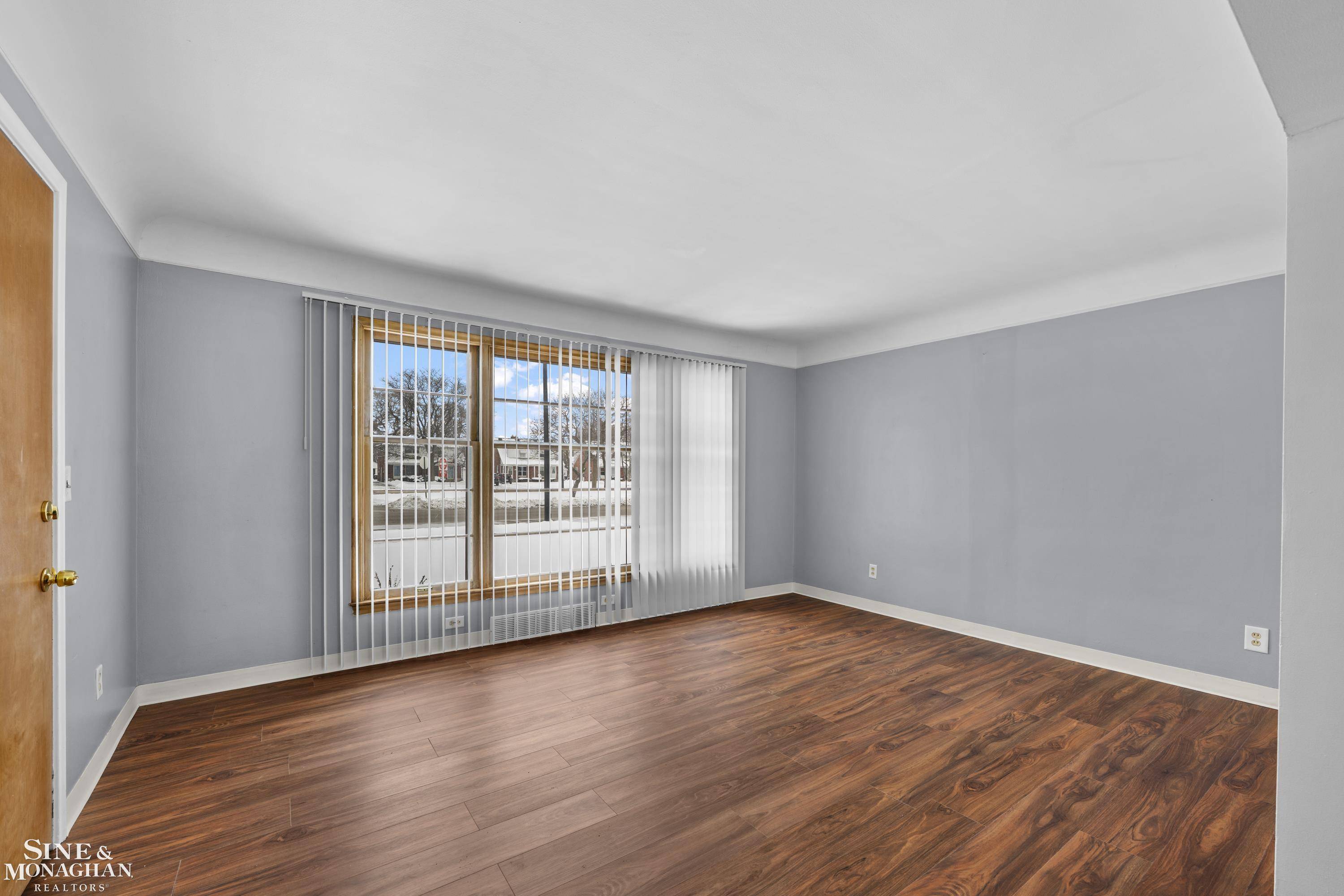 Grosse Pointe Woods, MI 48236,2037 Vernier RD