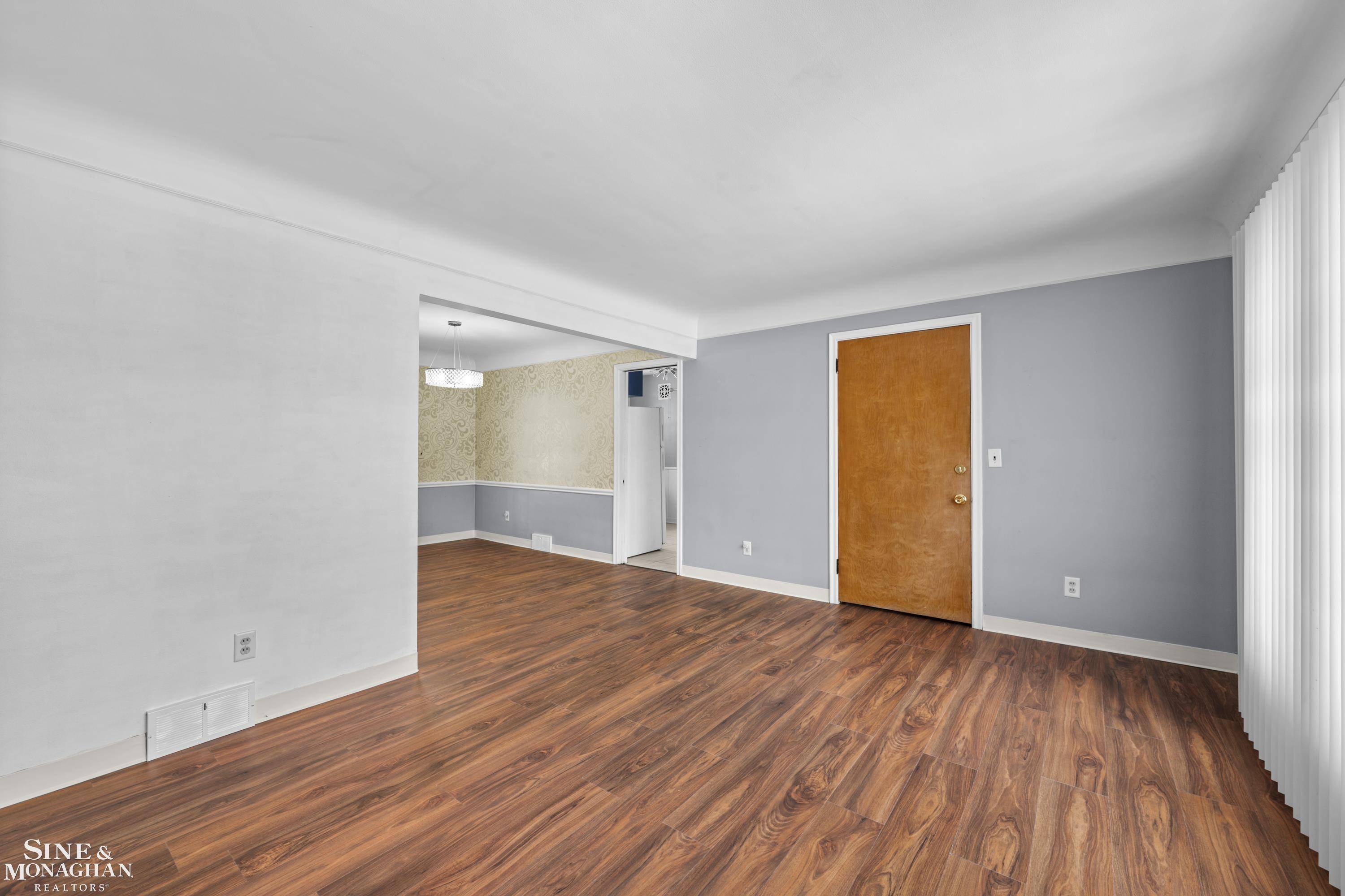 Grosse Pointe Woods, MI 48236,2037 Vernier RD