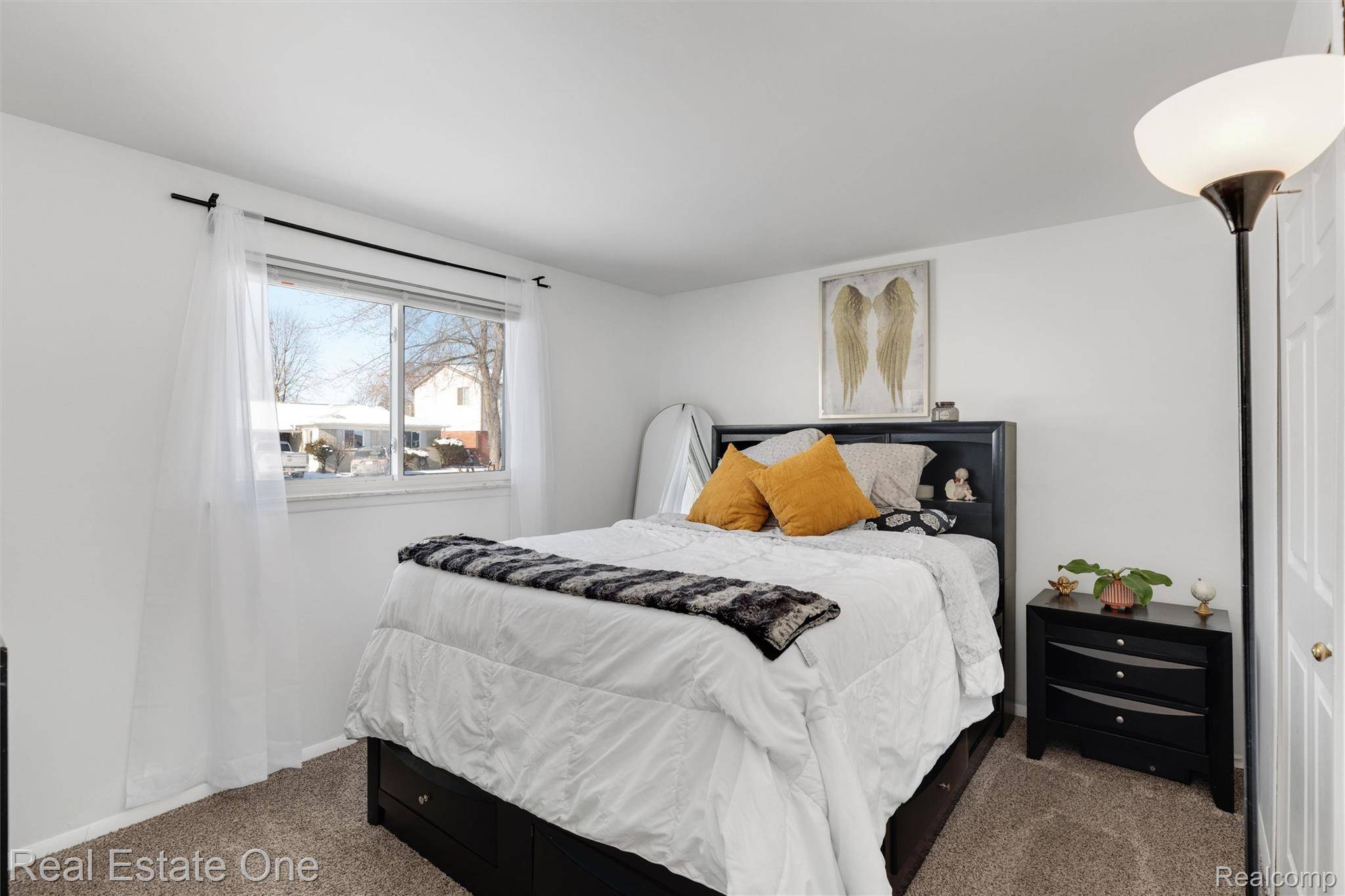 Romulus, MI 48174,9535 Chamberlain ST