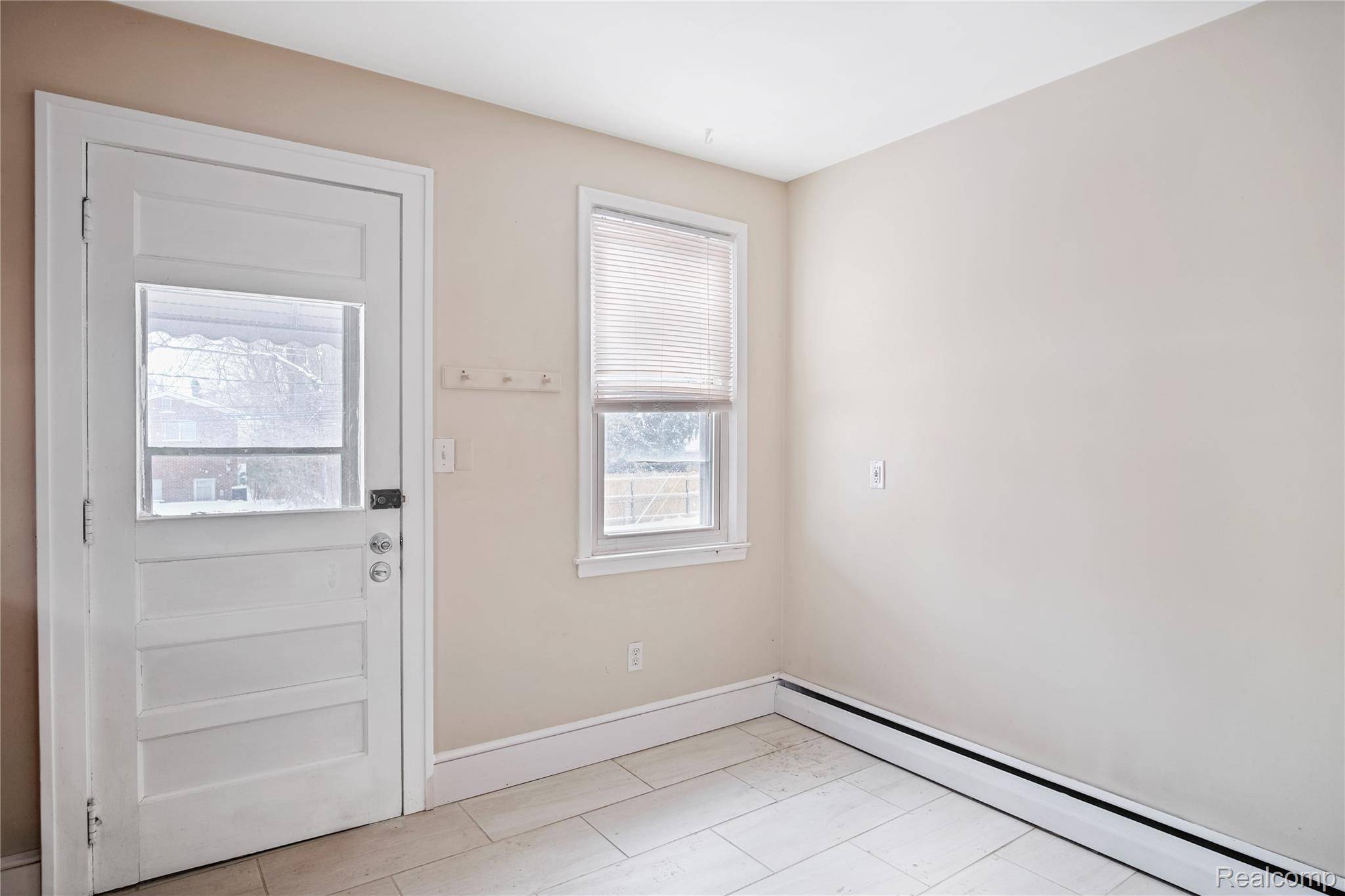 Royal Oak, MI 48073,115 W 13 Mile RD