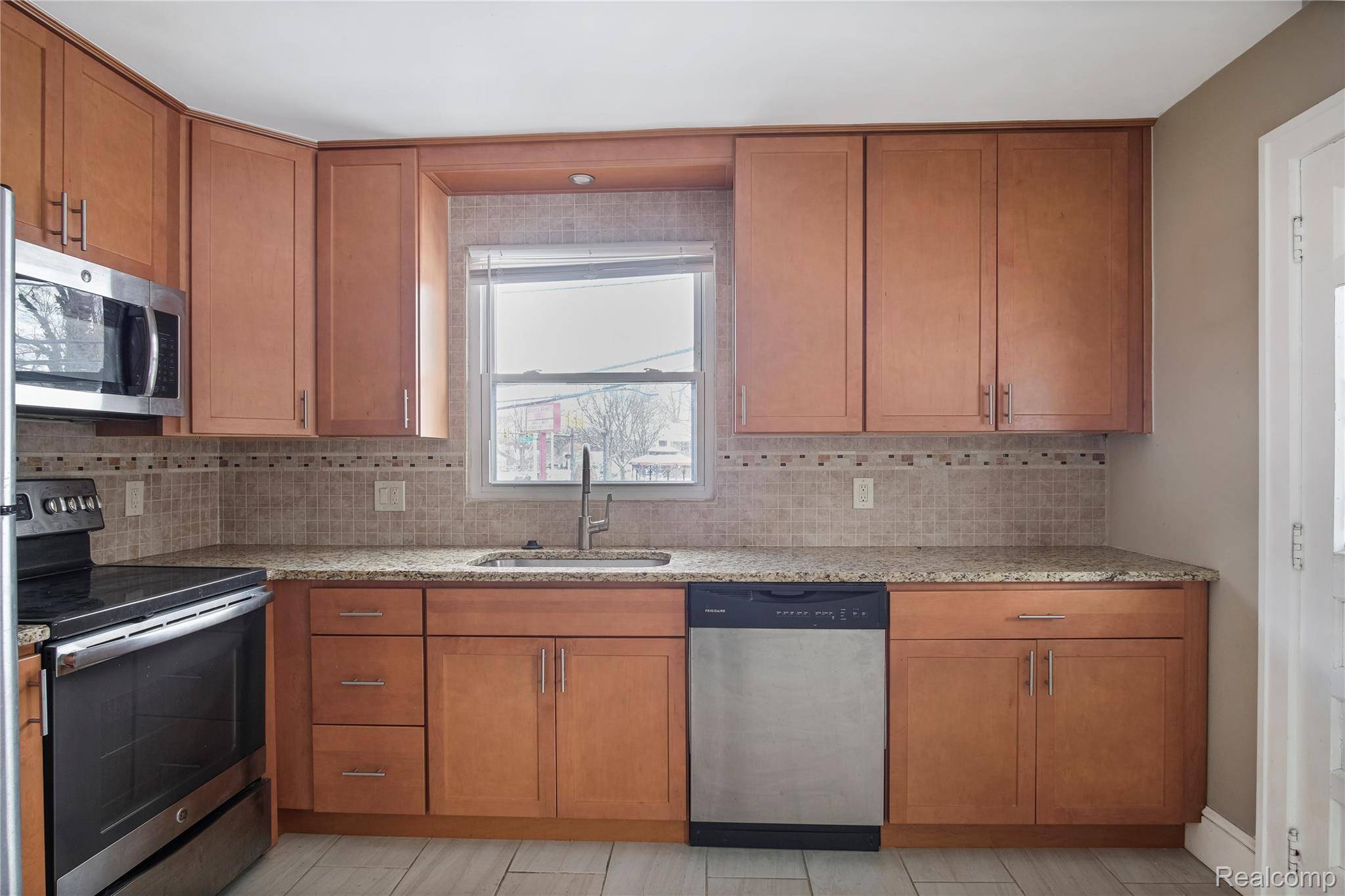 Royal Oak, MI 48073,115 W 13 Mile RD