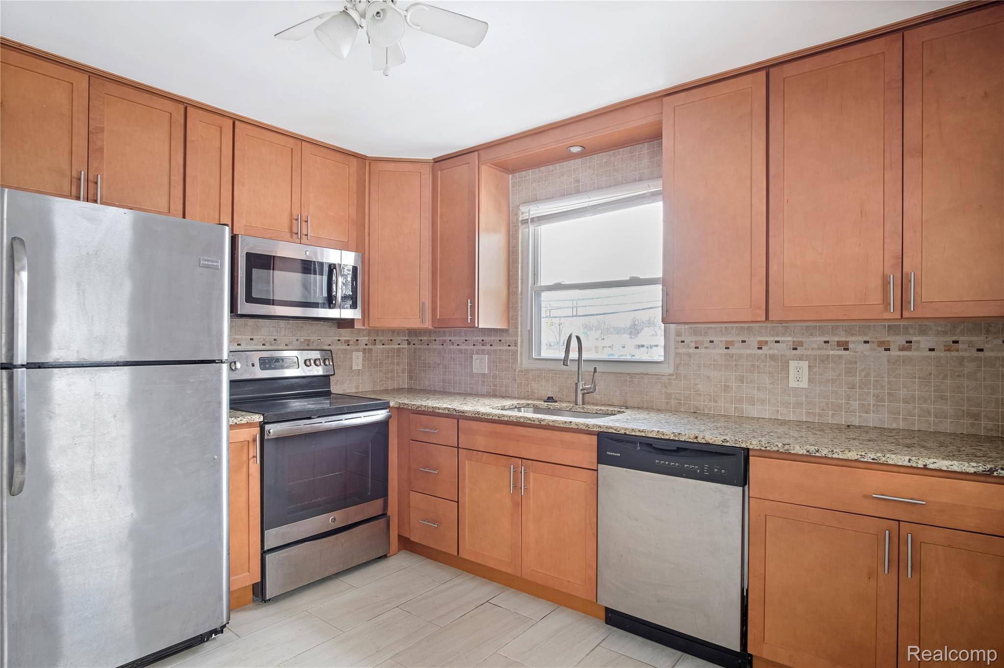 Royal Oak, MI 48073,115 W 13 Mile RD