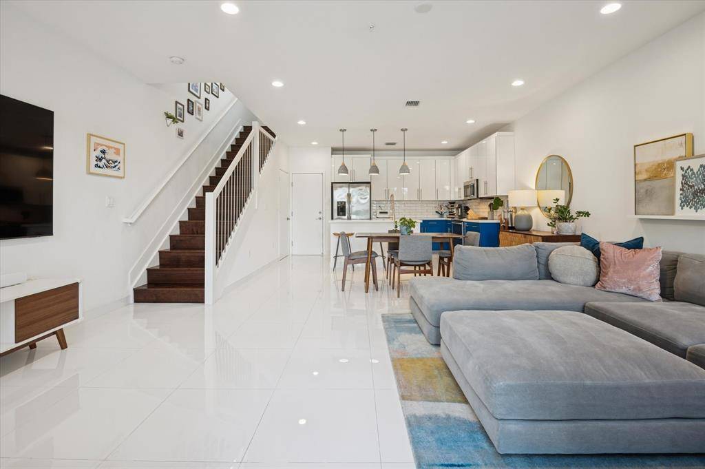 Miami, FL 33180,2610 NE 213th St #110