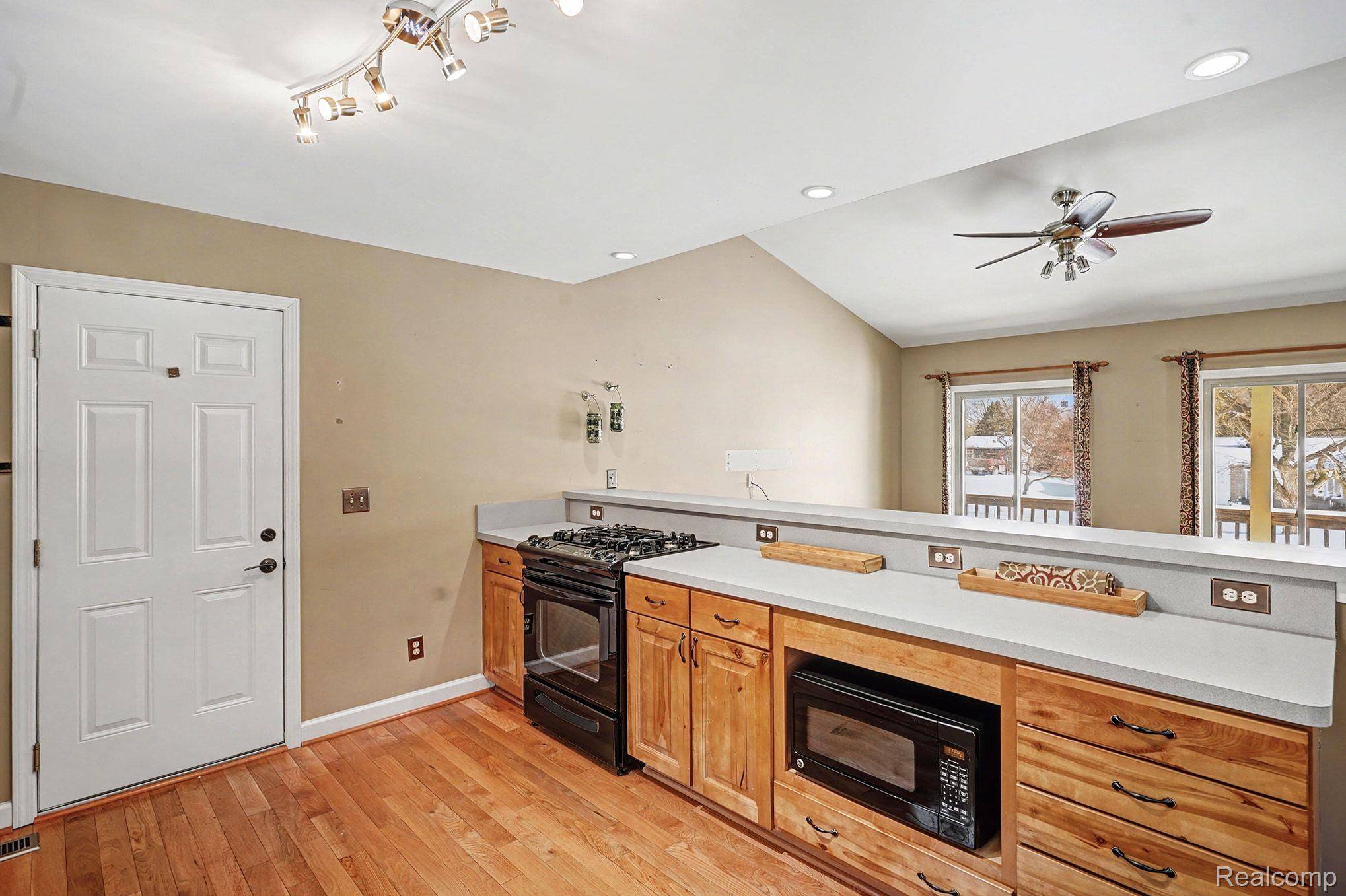 Fenton, MI 48430,11299 Manchester DR