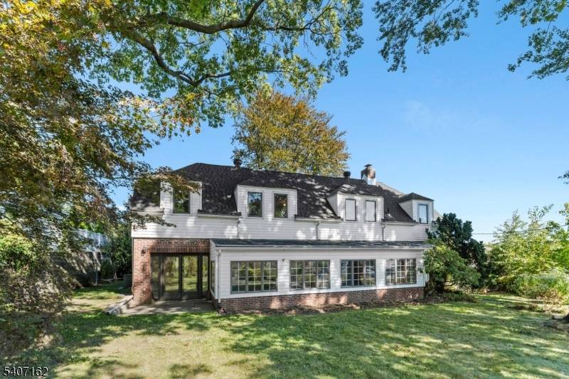 16 Lynn Dr, Clifton City, NJ 07013