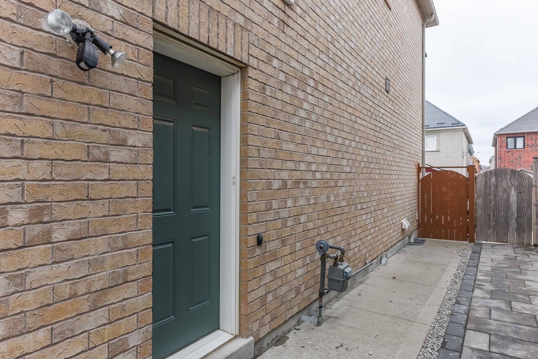 Brampton, ON L6P 3P4,84 Lightcatcher CIR #BSMT