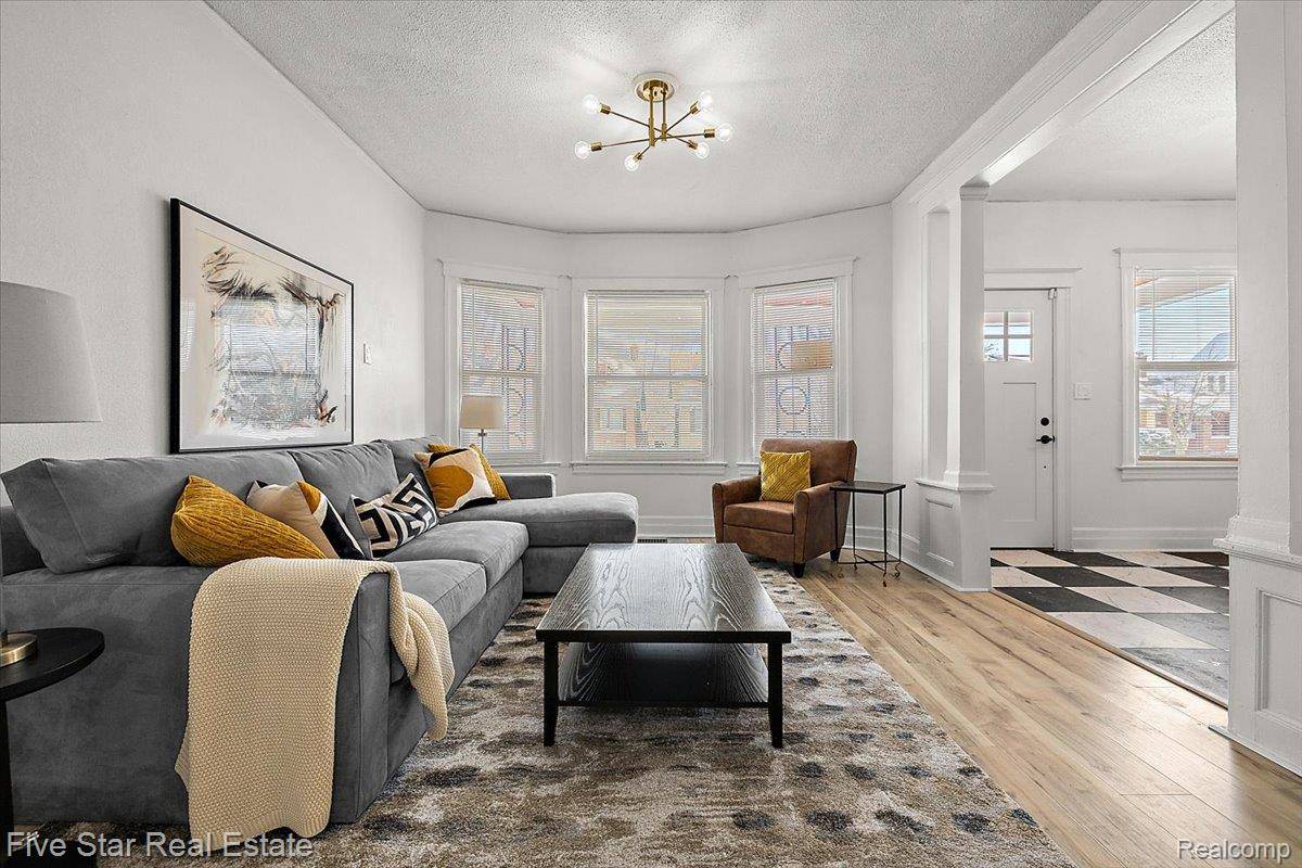 Detroit, MI 48214,3869 Burns ST