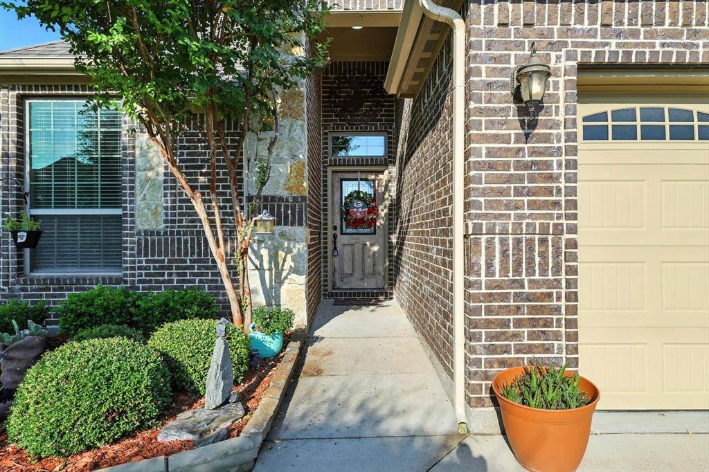 Saginaw, TX 76179,905 Cloudlock Drive