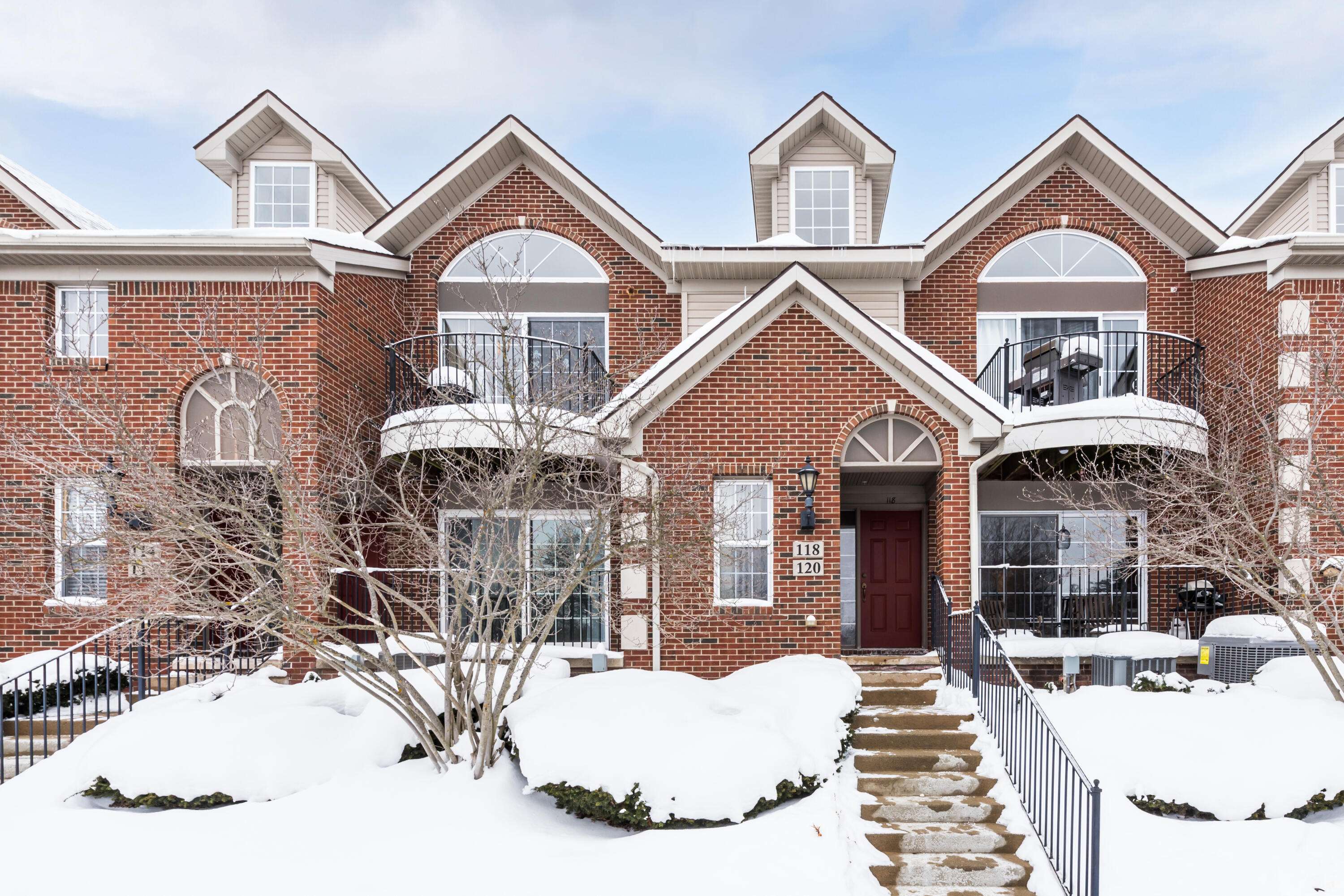 Ann Arbor, MI 48103,120 W Oakbrook DR