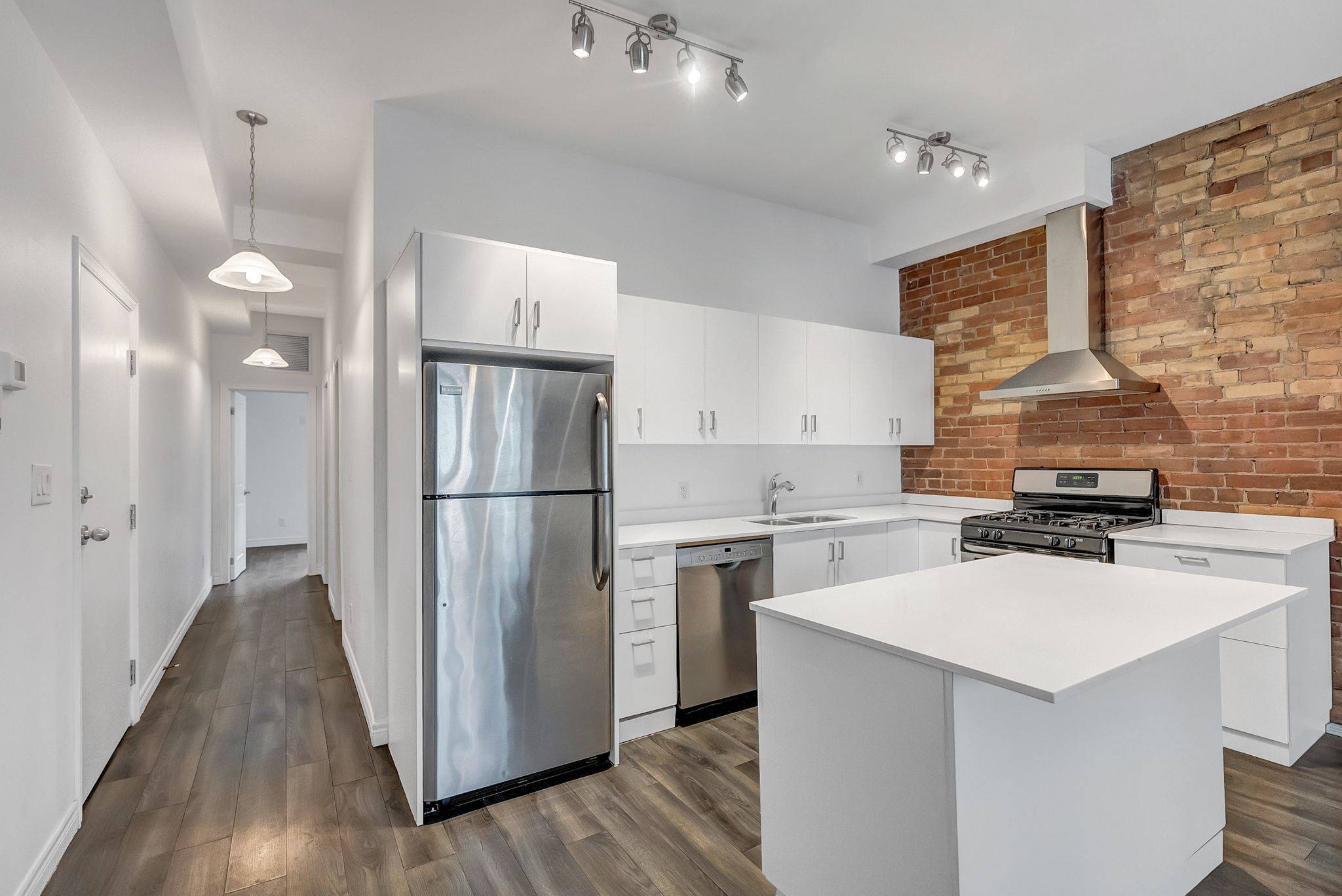 Toronto C01, ON M6G 1A1,464 College ST #2