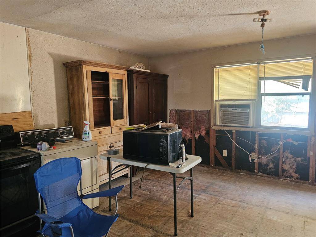 1008 N 6th Street, Bangs, TX 76823