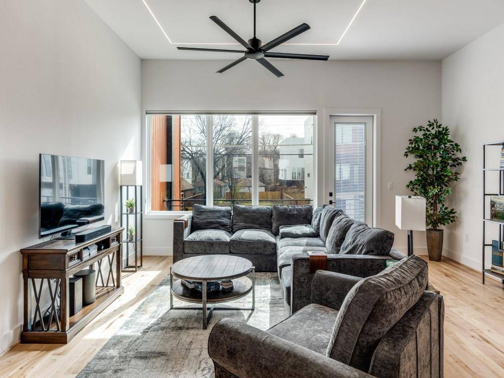 Dallas, TX 75212,929 Bayonne Street