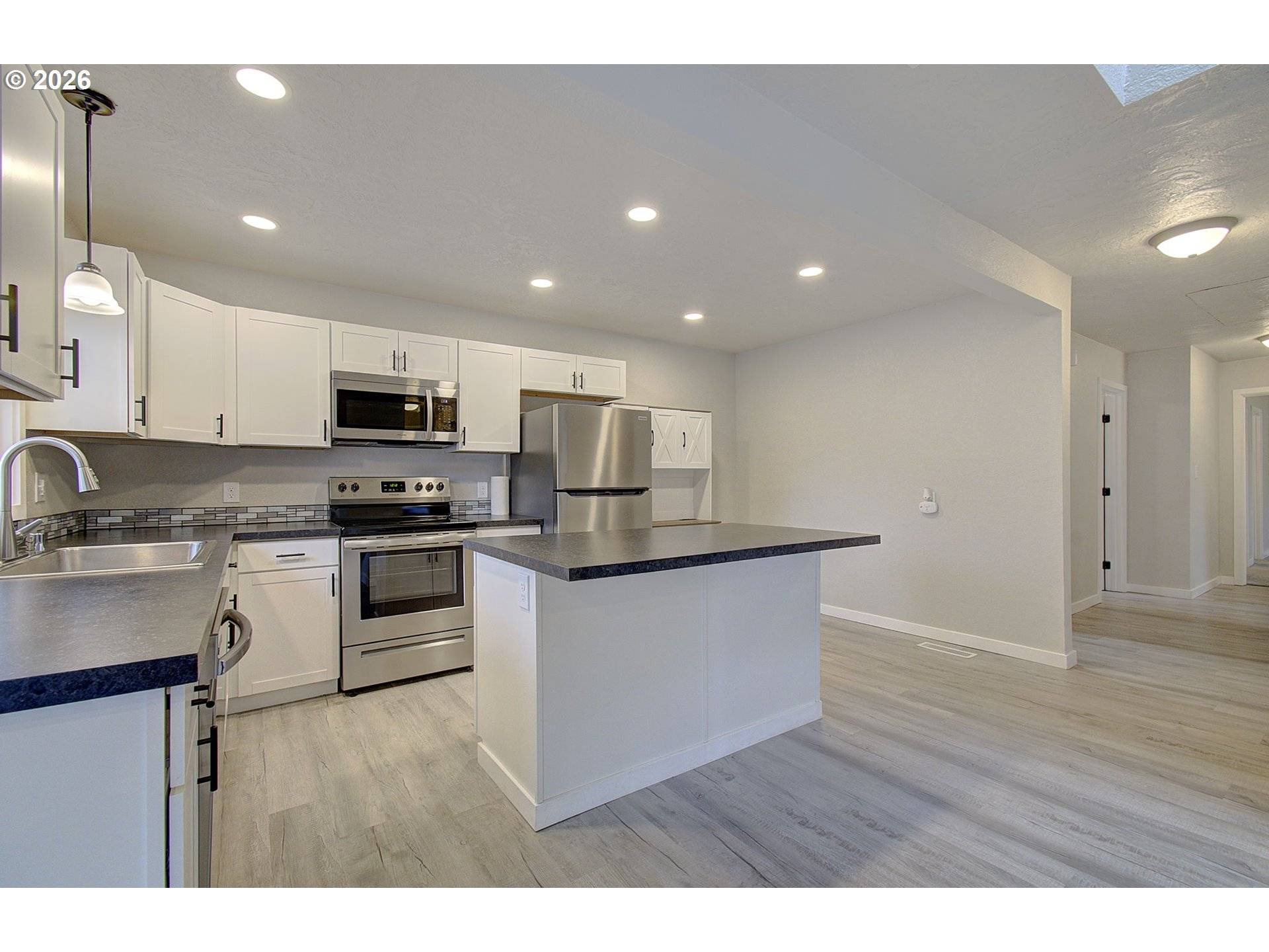 1411 8TH AVE, Longview, WA 98632