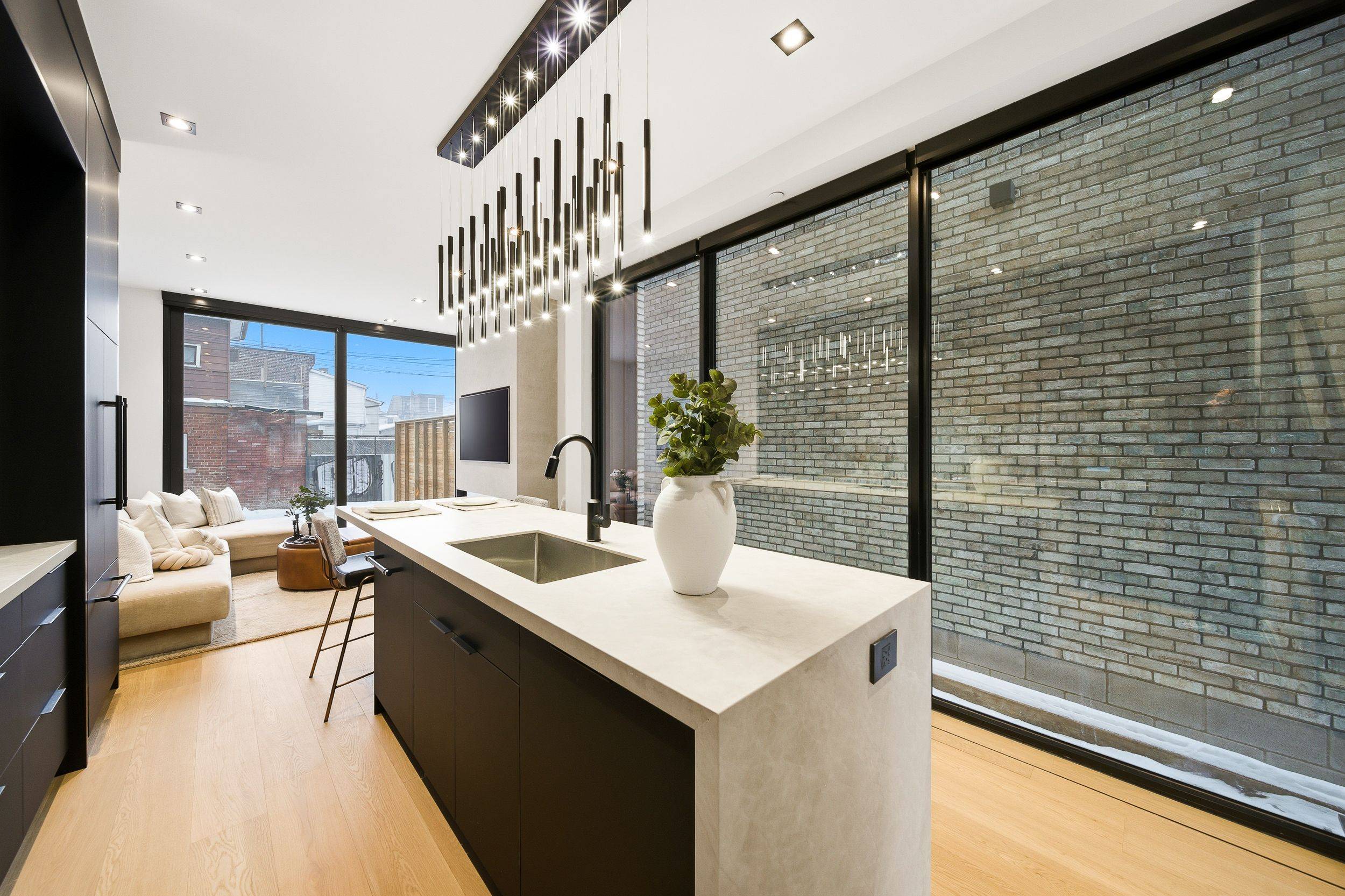 Toronto C01, ON M6J 3L4,178 Gladstone AVE