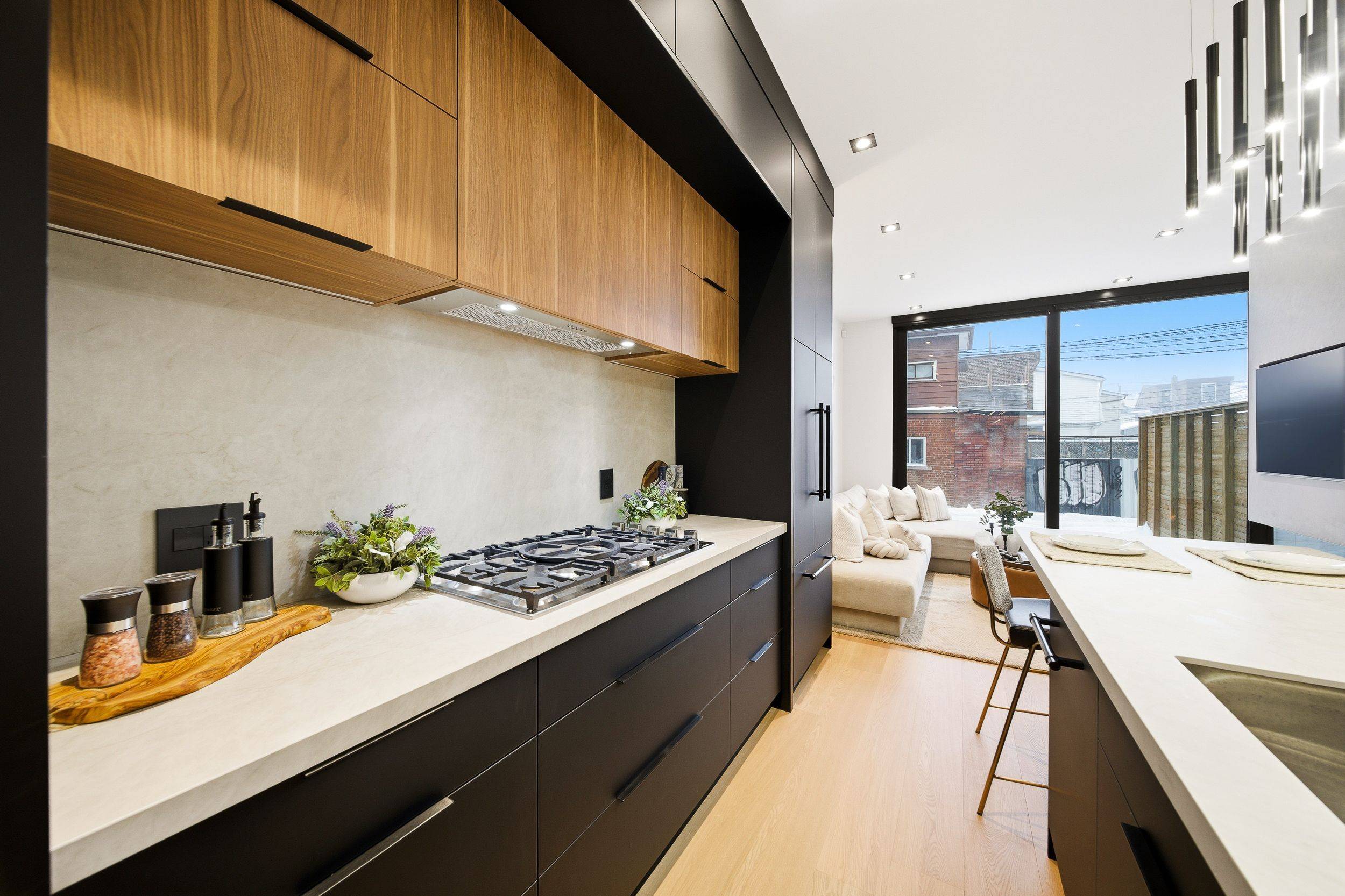 Toronto C01, ON M6J 3L4,178 Gladstone AVE