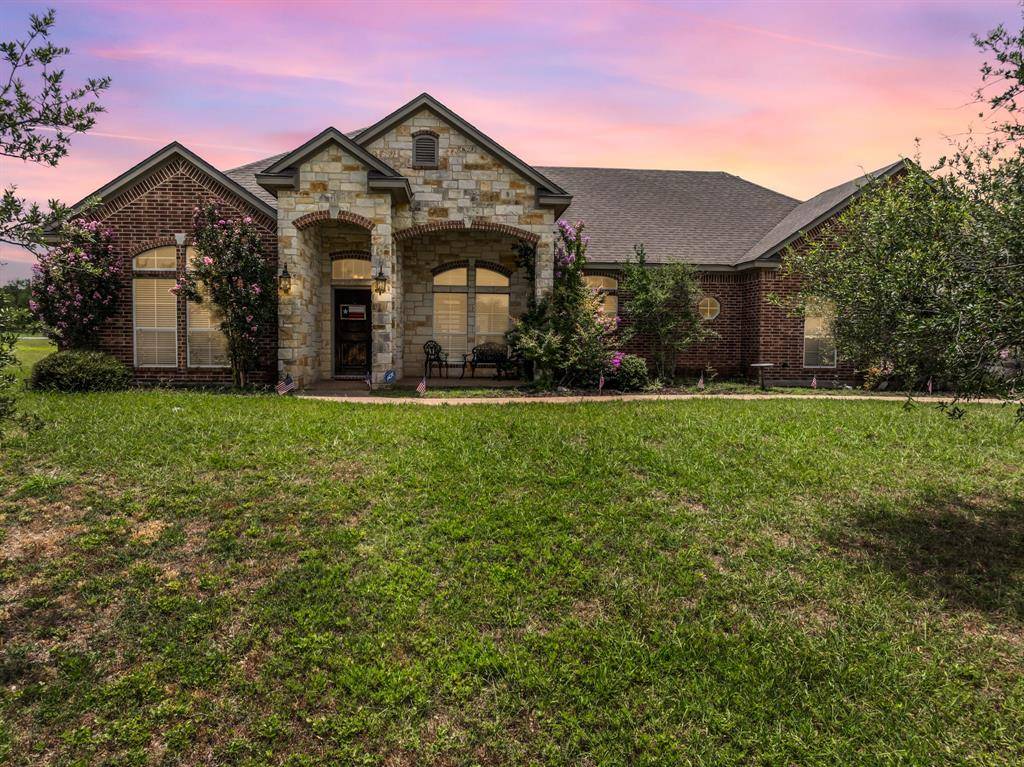845 W County Line Road E, West, TX 76691
